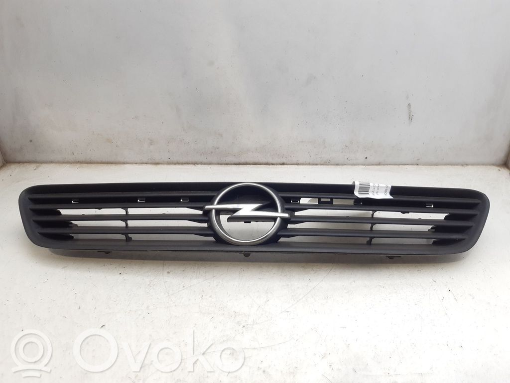 Opel Astra G Rejilla delantera 