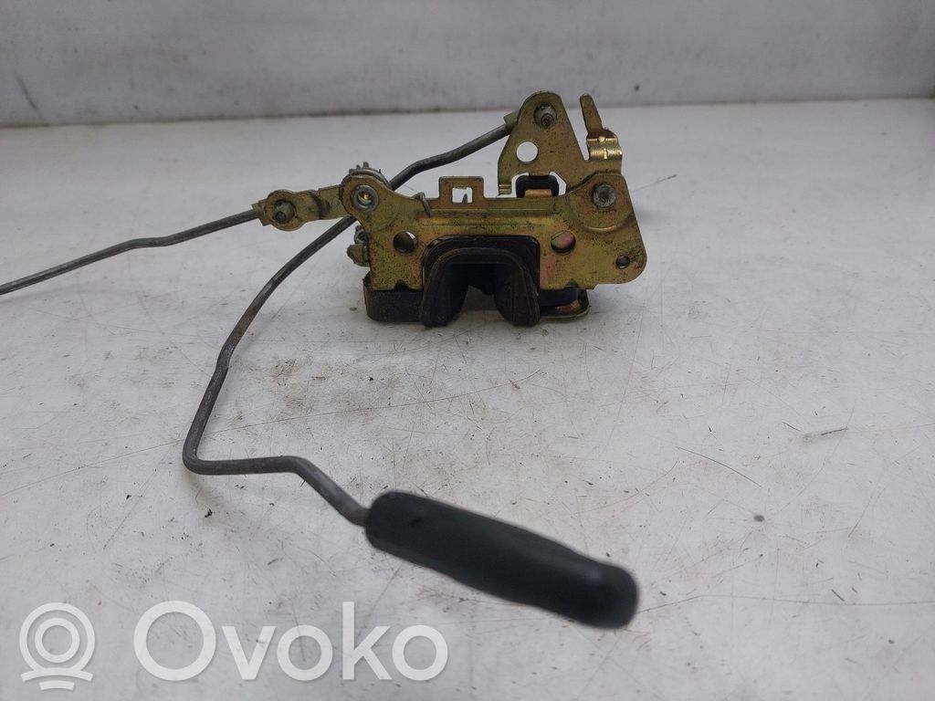 Opel Astra F Priekšpusē slēdzene 