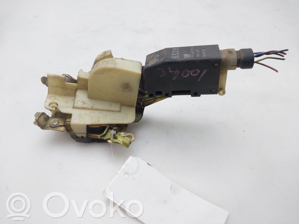 Opel Corsa B Priekšpusē slēdzene 