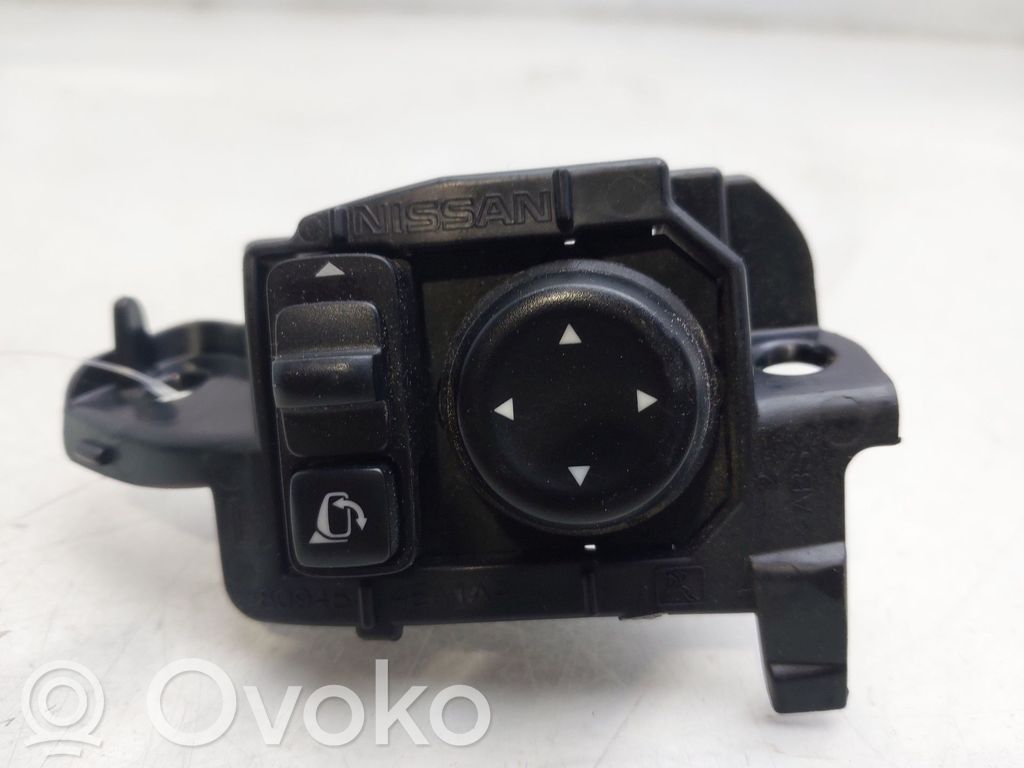 Nissan Qashqai Interruptor del espejo lateral 