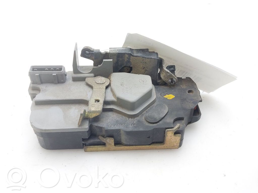 Peugeot 206 Rear door lock 