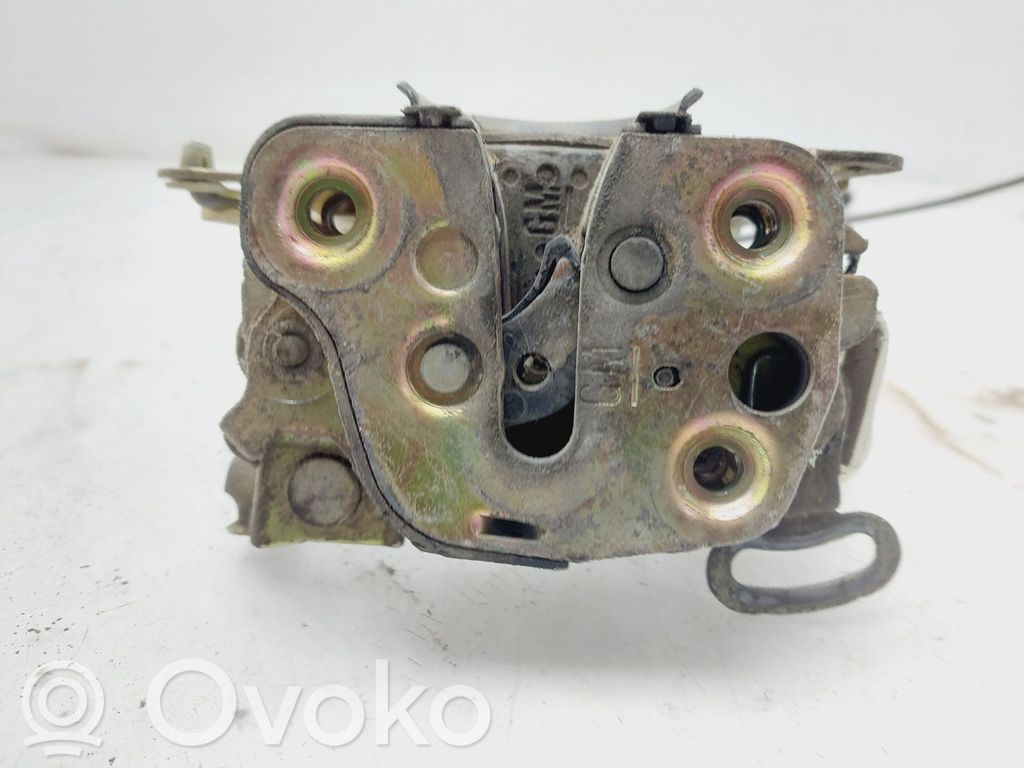 Opel Astra F Priekšpusē slēdzene 