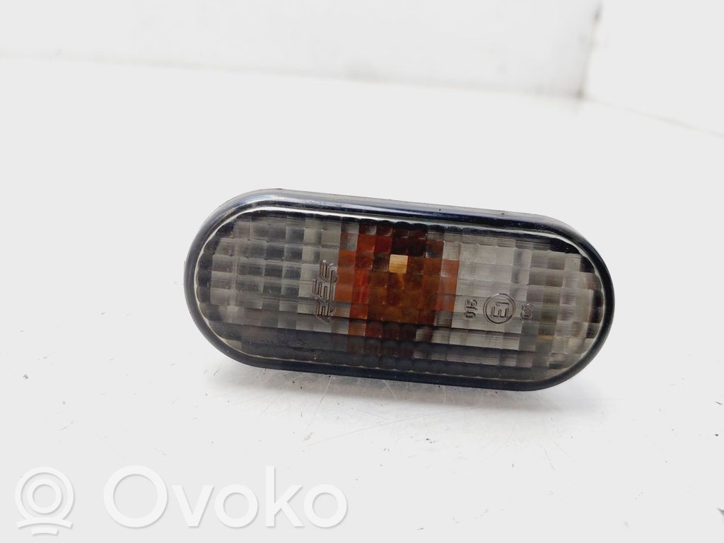 Volkswagen Polo III 6N 6N2 6NF Kierunkowskaz błotnika przedniego 