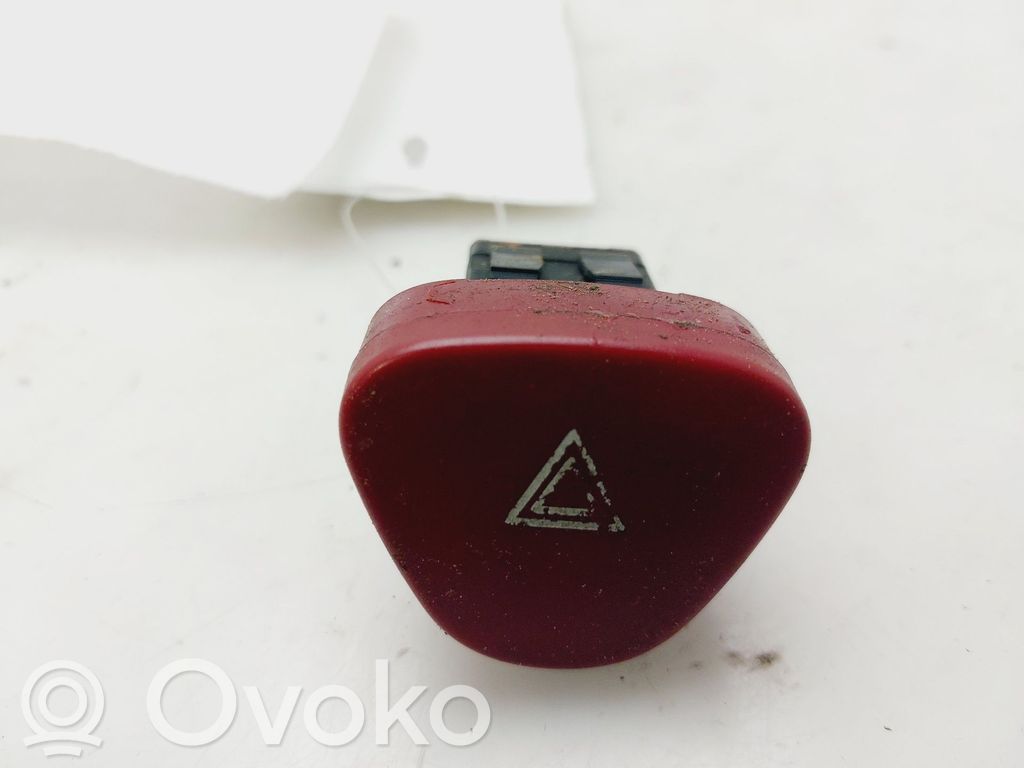 Citroen C2 Hätävilkkujen kytkin 