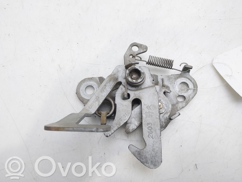 Peugeot Partner Tie down hook / loop 