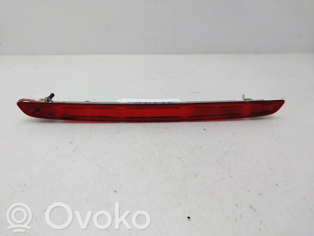 Kolmas/lisäjarruvalo   2990993