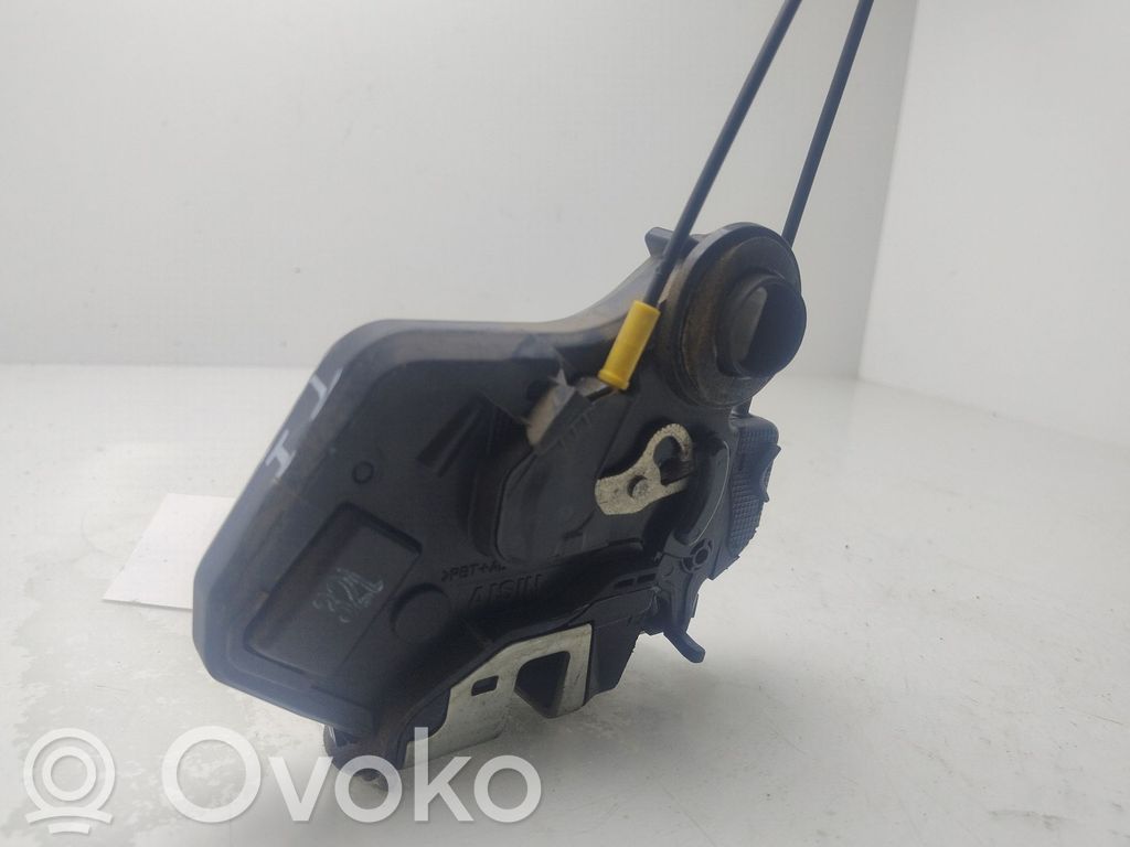 Toyota Corolla E110 Cerradura de puerta trasera 
