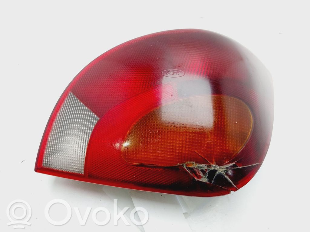 Ford Fiesta Luz trasera/de freno 