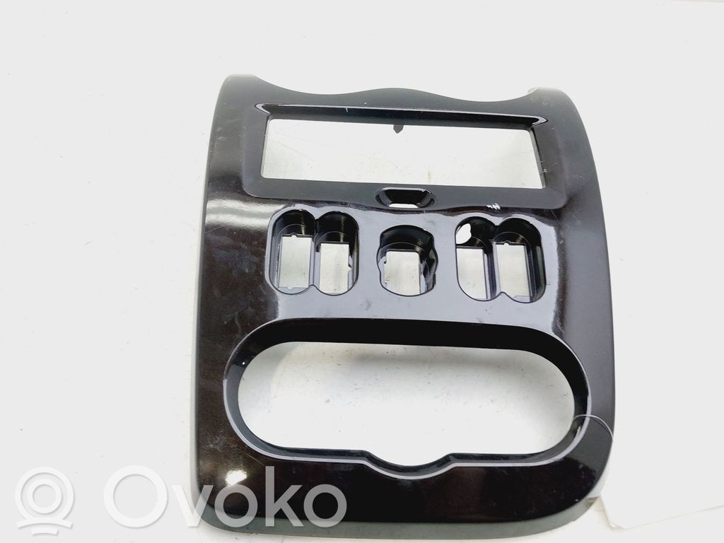 Dacia Duster Center console 