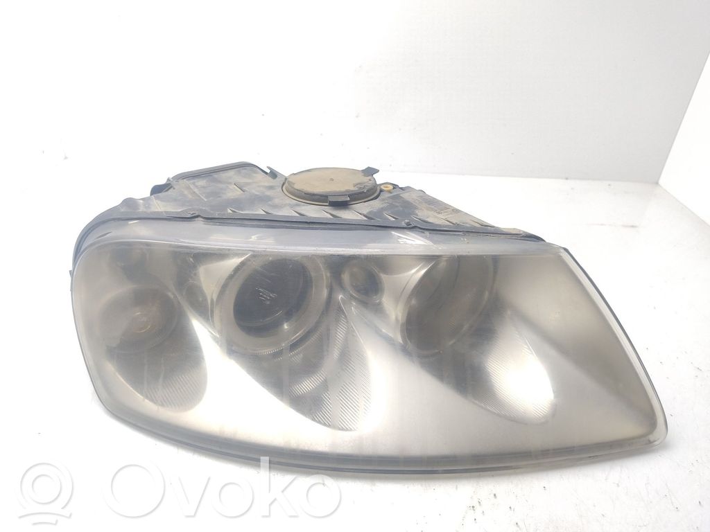 Volkswagen Touareg I Lampa przednia 