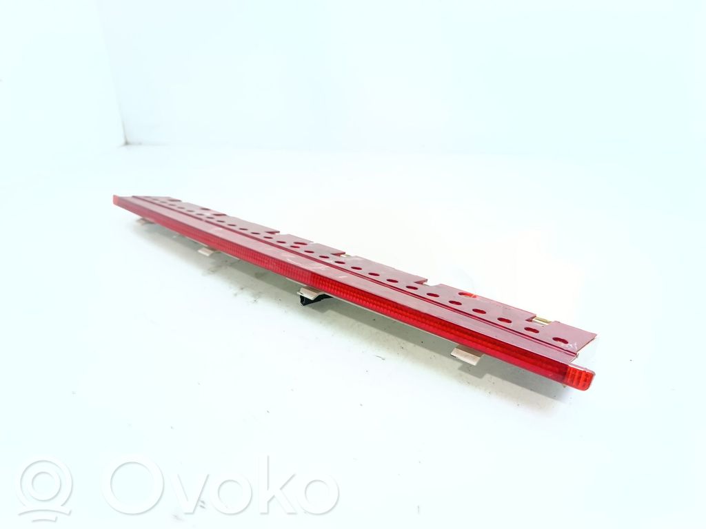 Kolmas/lisäjarruvalo   4E0945097