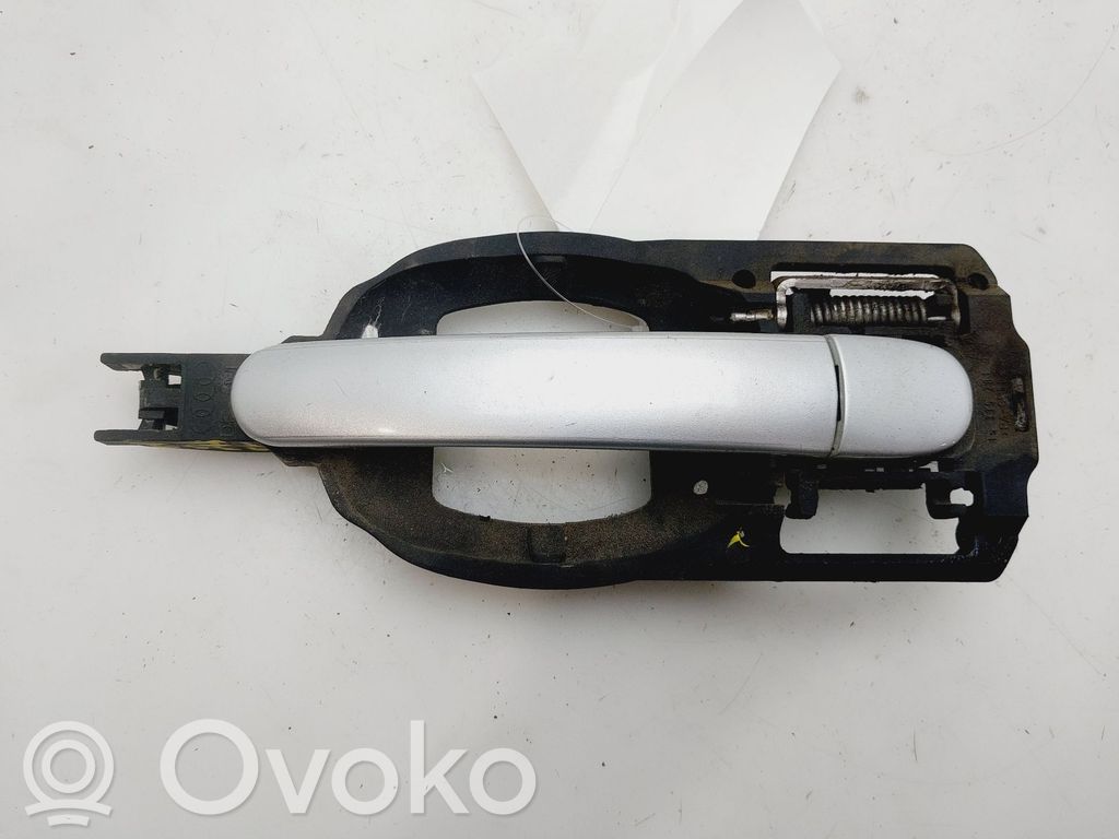 Manecilla externa puerta trasera   8Z0837885B