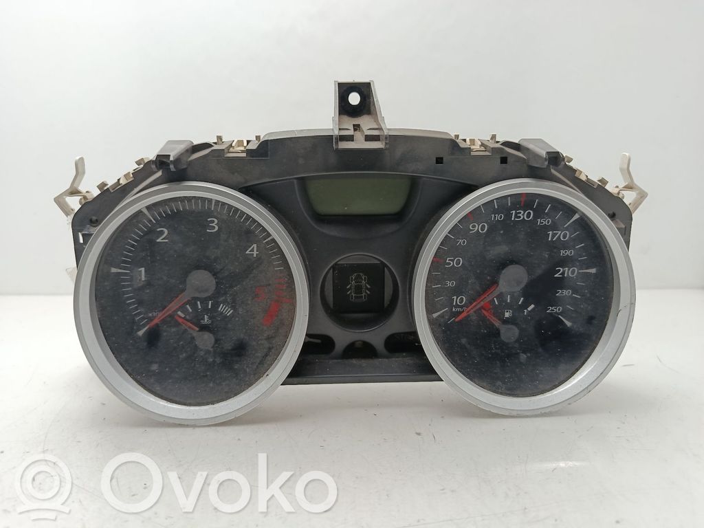 Renault Megane II Geschwindigkeitsmesser Cockpit 