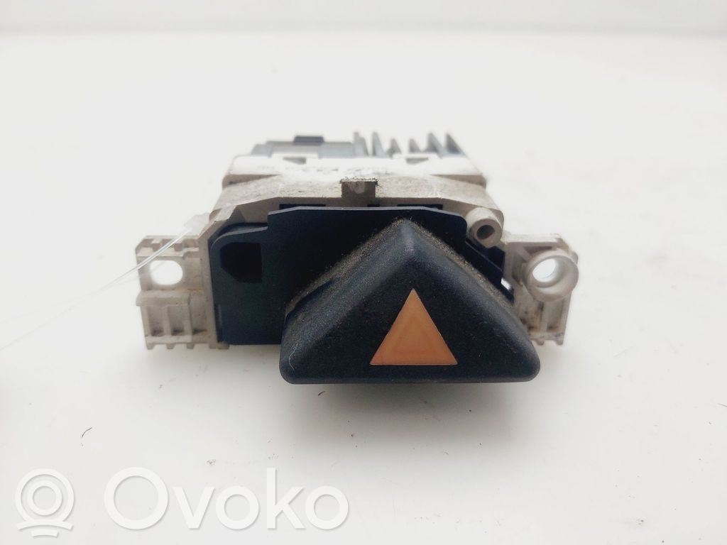 Botón interruptor de luz de peligro   98AG13A350AE