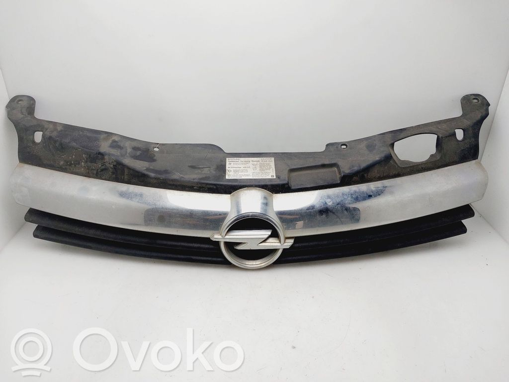 Opel Astra H Etusäleikkö 