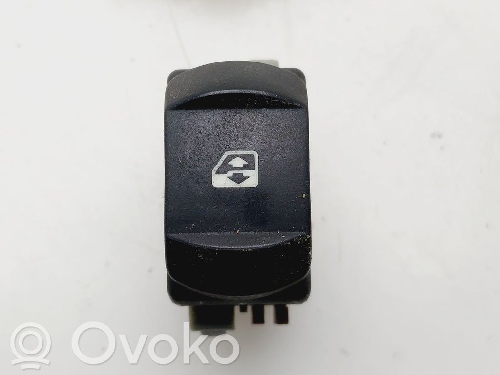 Renault Clio III Electric window control switch 