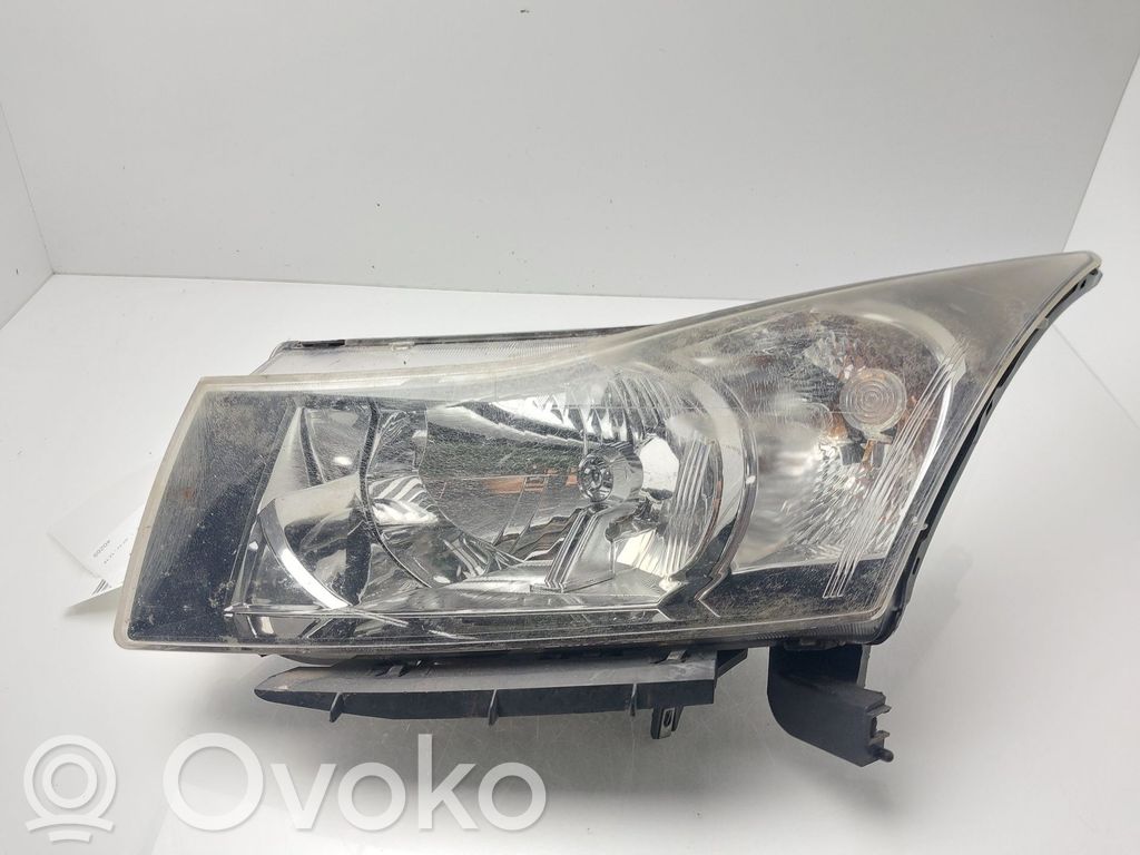 Chevrolet Cruze Lampa przednia 