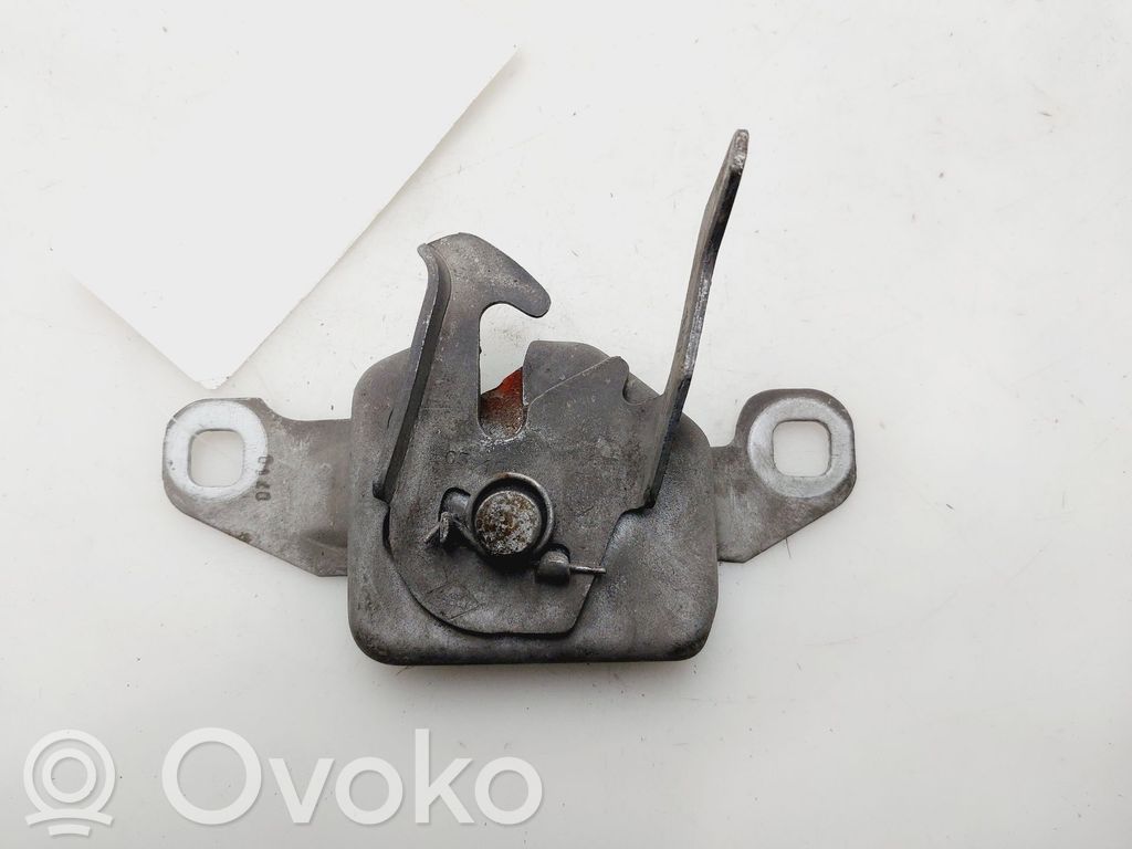 Dacia Sandero Tie down hook / loop 
