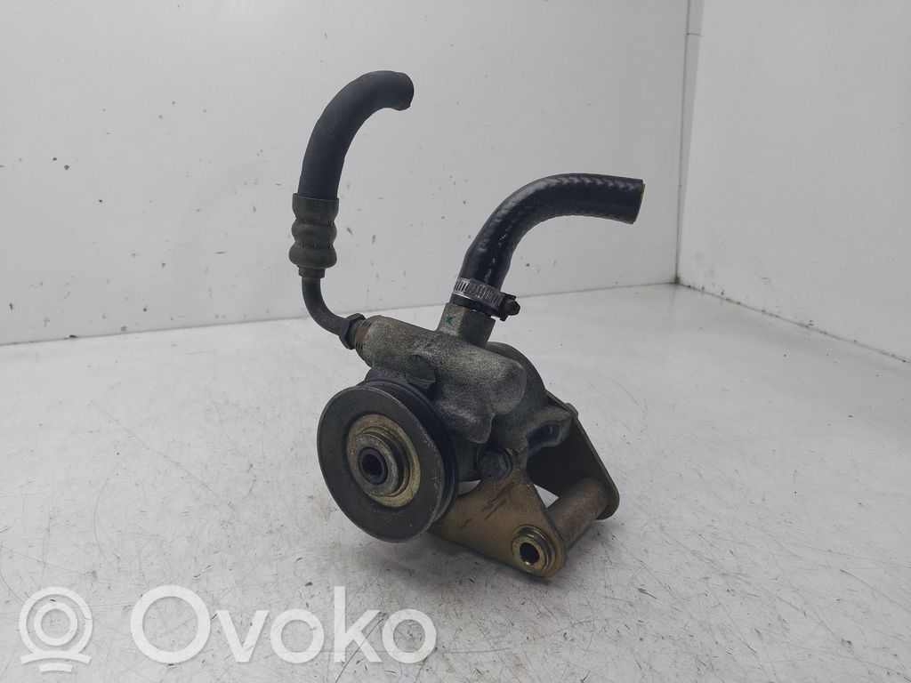 Peugeot 205 Ohjaustehostimen pumppu 