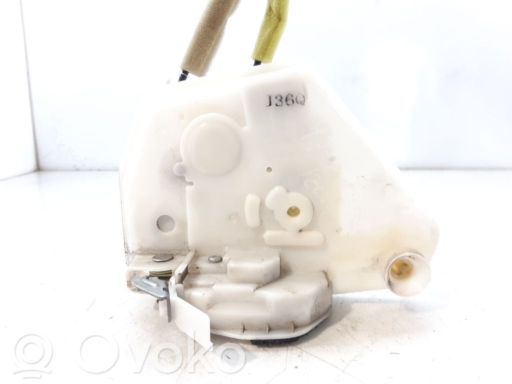 Mazda 3 II Front door lock 