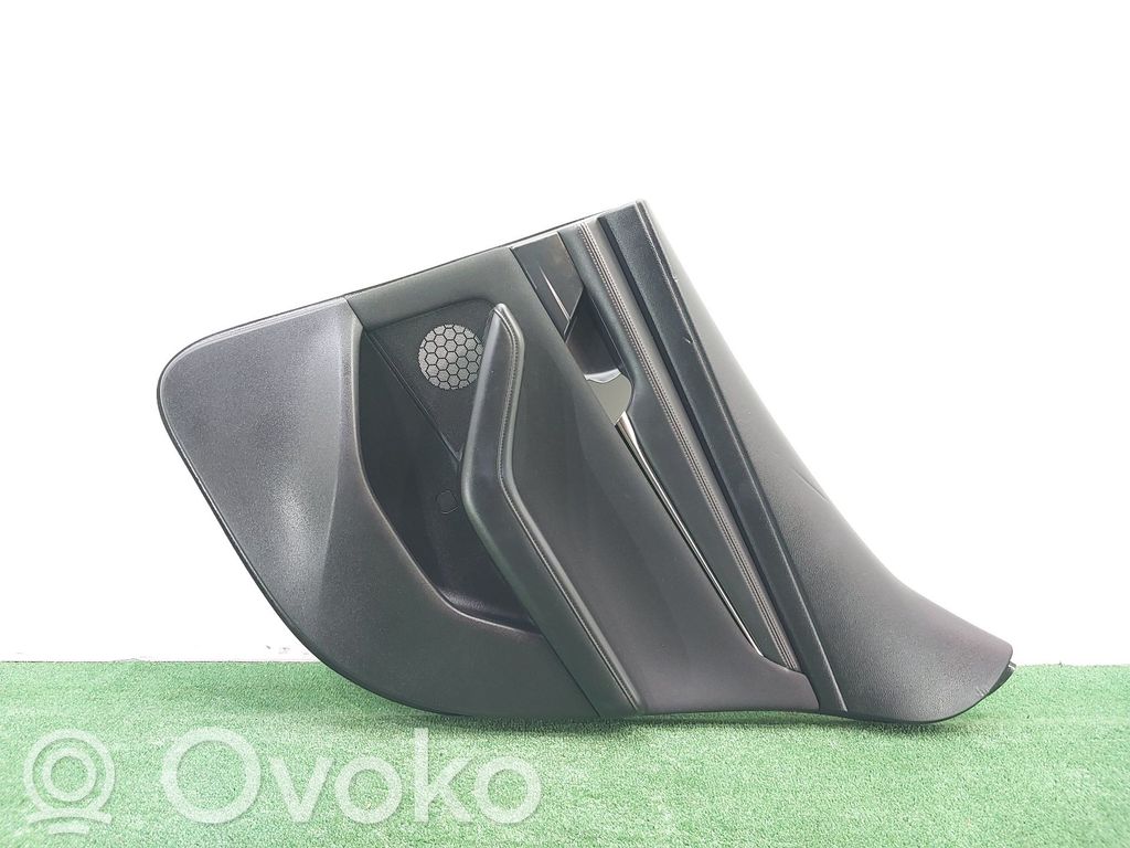 Mazda 3 Takaoven verhoilu 