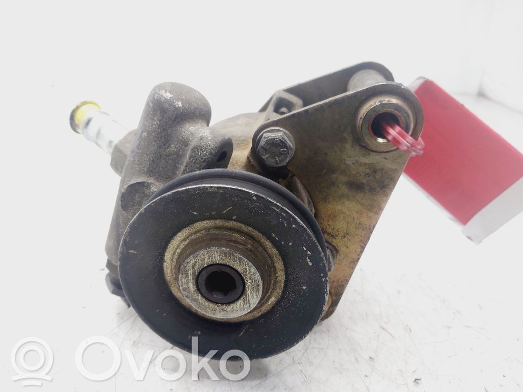 Peugeot 205 Ohjaustehostimen pumppu 