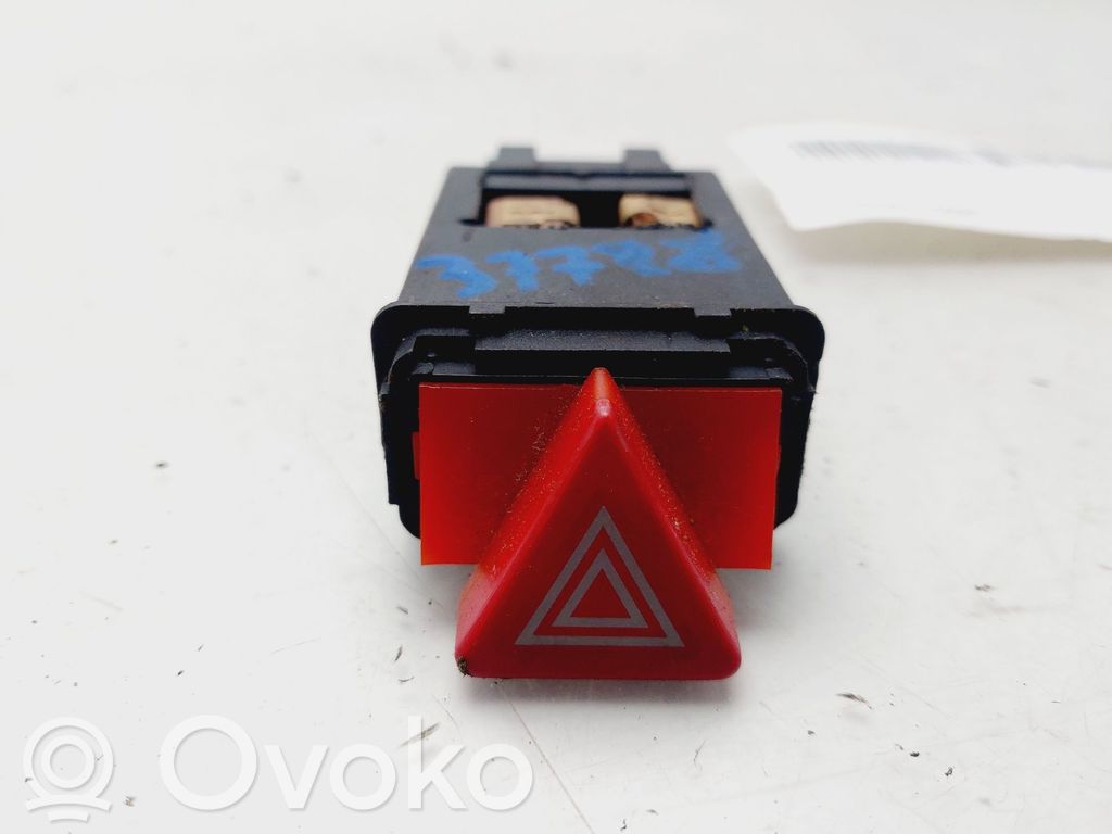 Audi A6 S6 C5 4B Botón interruptor de luz de peligro 