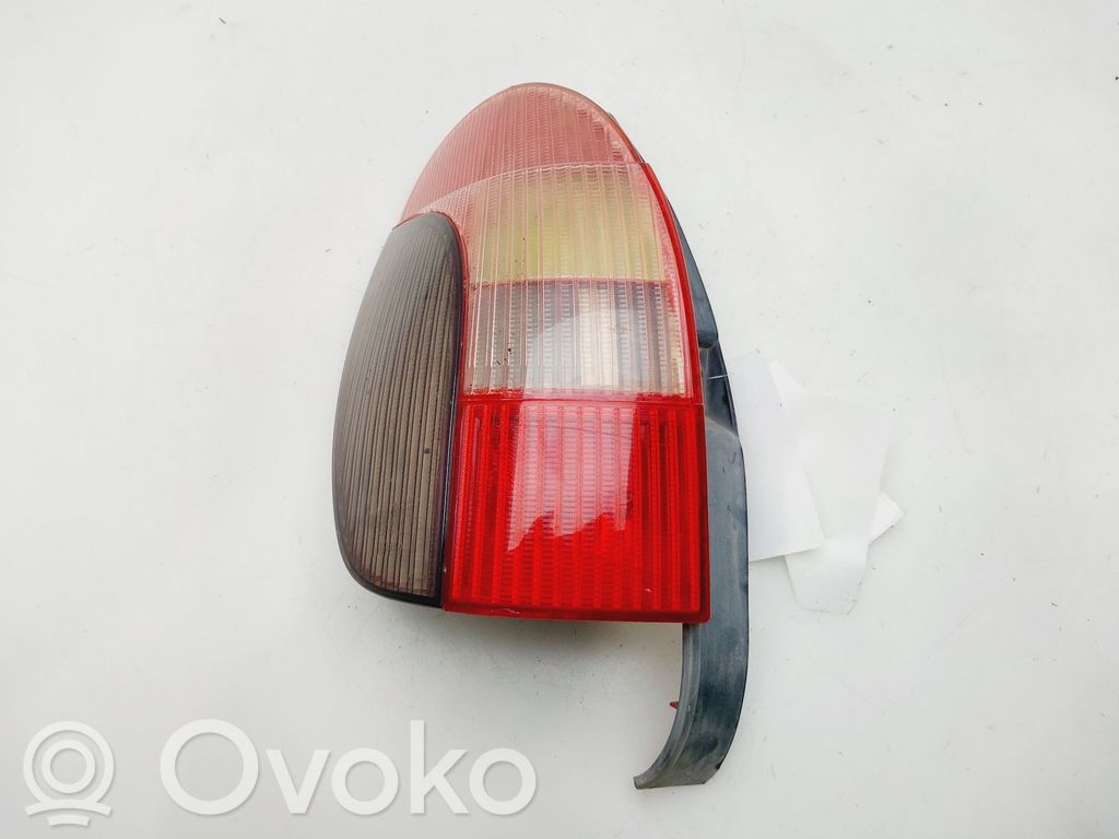 Peugeot 306 Lampă spate în caroserie 