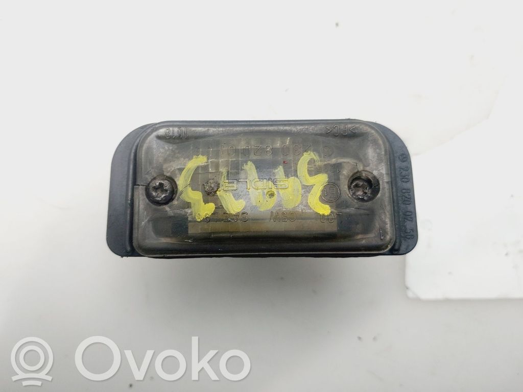 Mercedes-Benz CLK A209 C209 Lampa oświetlenia tylnej tablicy rejestracyjnej 