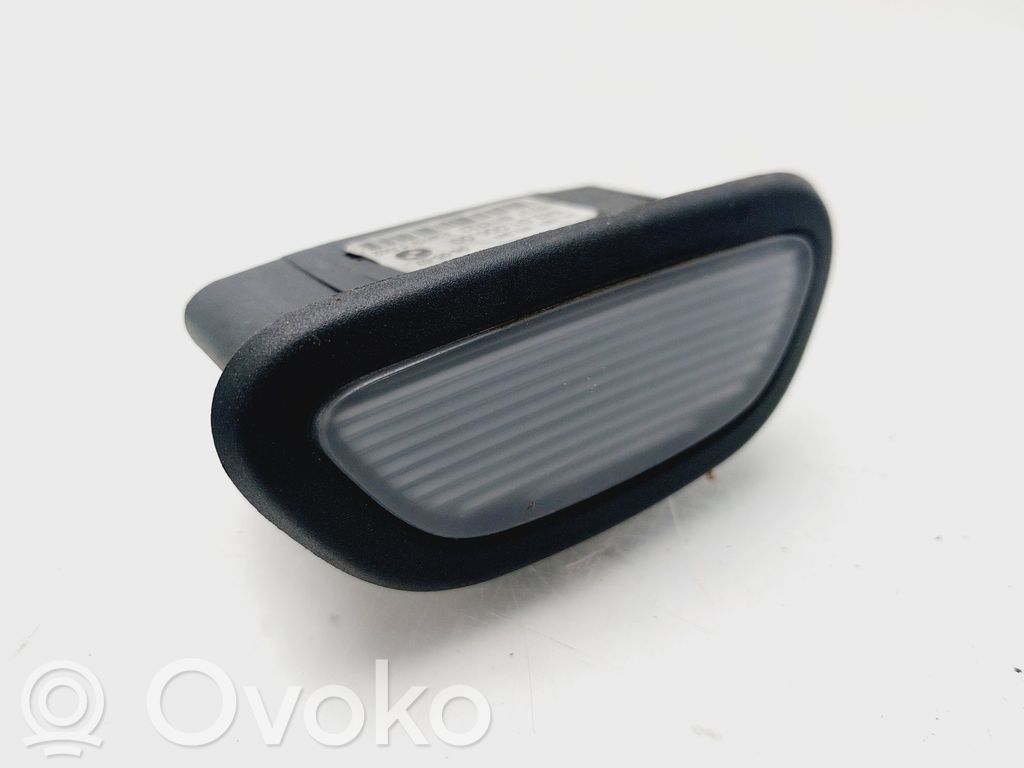 Etuistuimen valo   63316976722