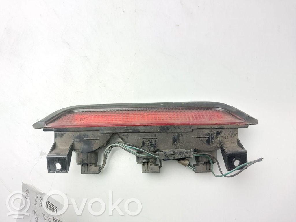 Jeep Grand Cherokee Third/center stoplight 
