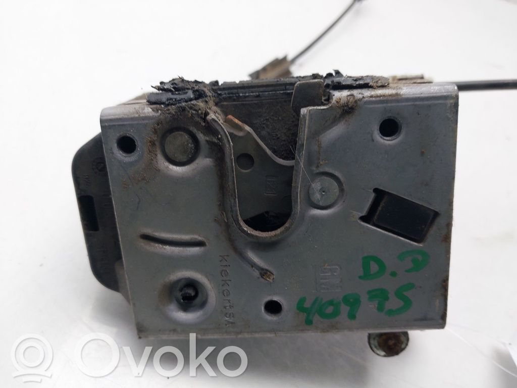 Opel Corsa C Priekšpusē slēdzene 