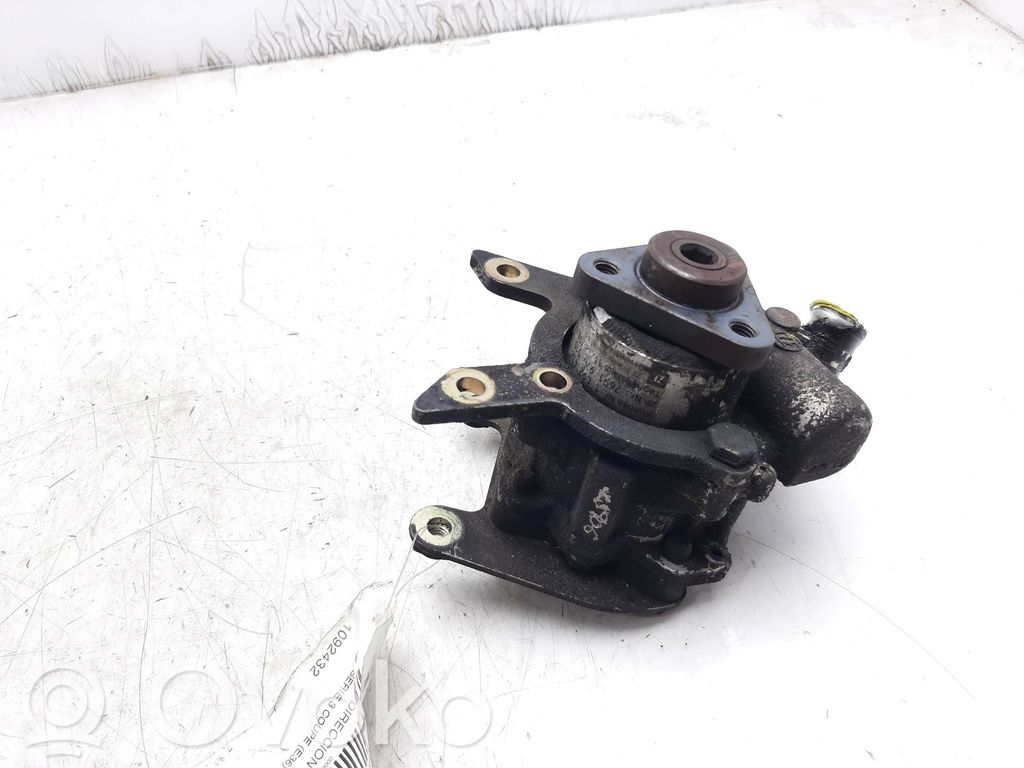 BMW 3 E36 Power steering pump 