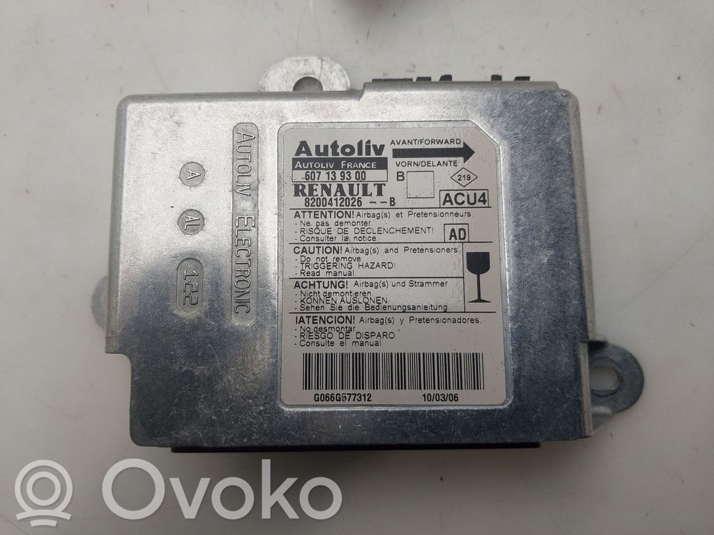 Renault Megane II Unitate/modul de comandă airbaguri 