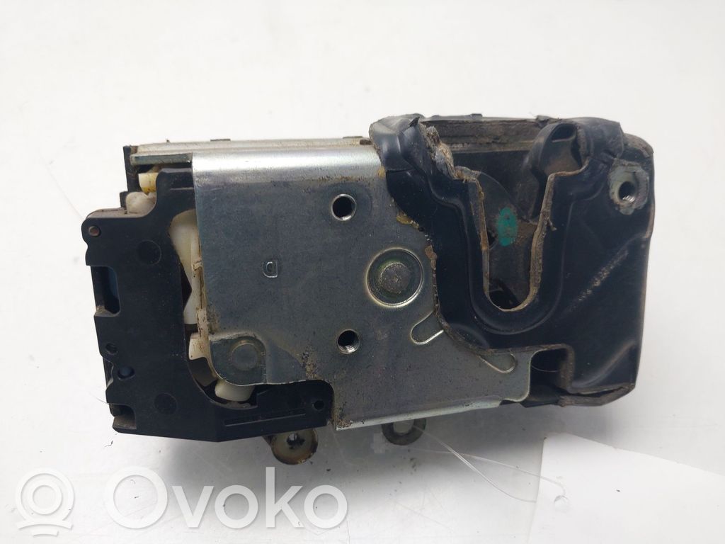 Ford Fusion Zamek drzwi przednich 