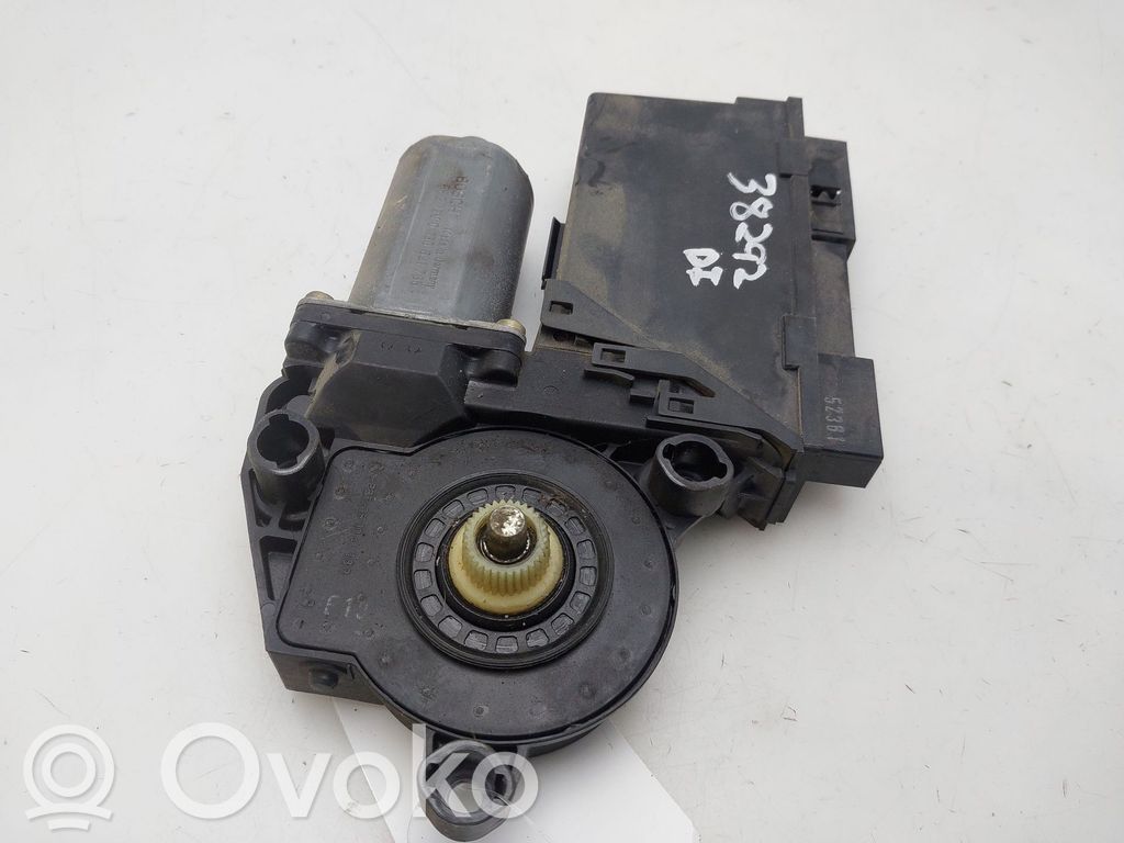 Audi A4 S4 B7 8E 8H Motorino alzacristalli della portiera anteriore