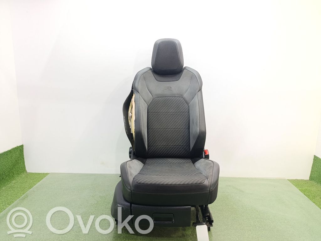 Etumatkustajan istuin   5QF881106P