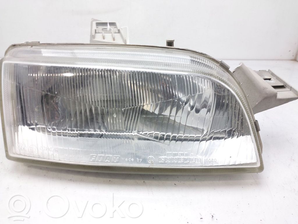 Fiat Punto (176) Lampa przednia 