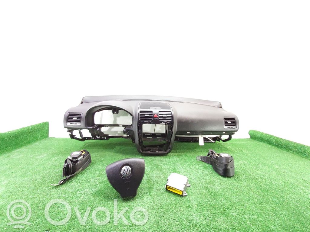 Volkswagen Golf V Turvatyynysarja paneelilla 