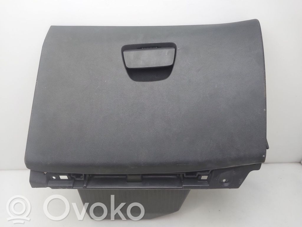 Peugeot 208 I Handschuhfach