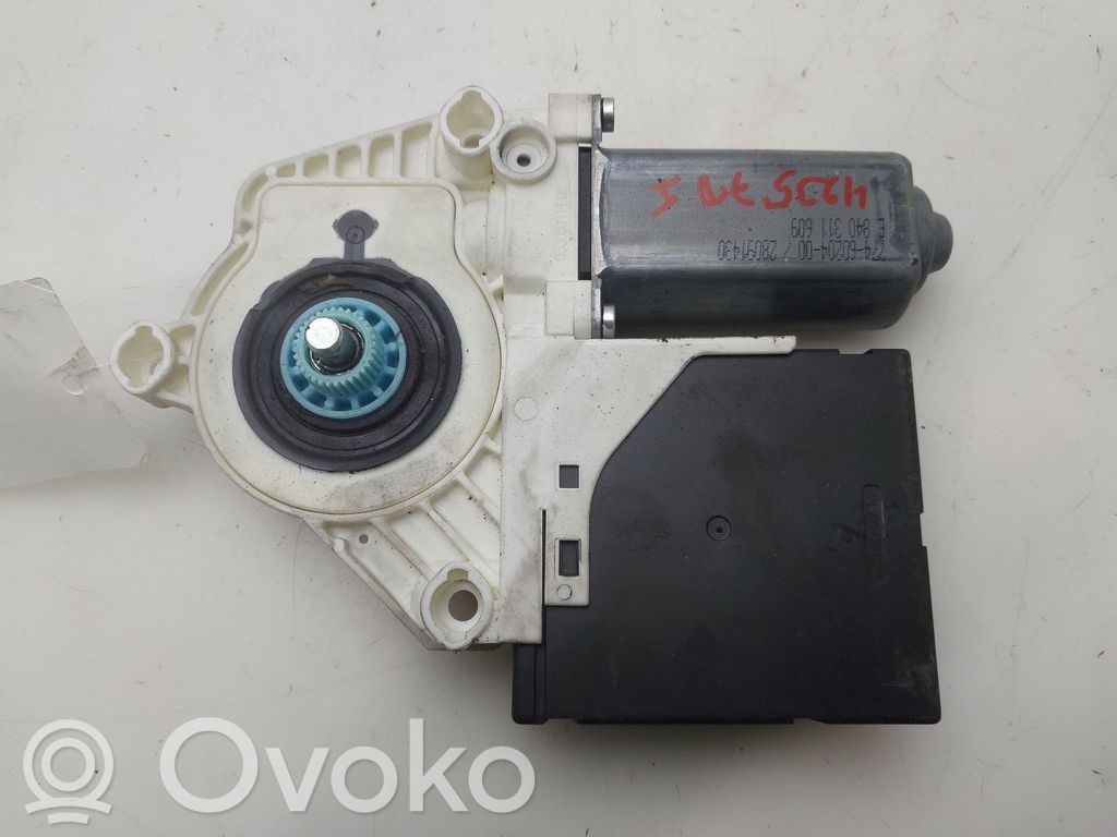 Motor del regulador de la ventanilla de la puerta delantera   1P0837401B