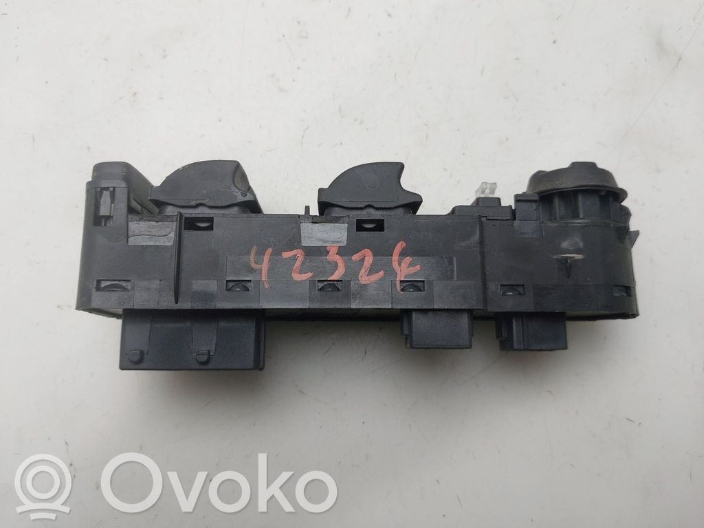 Peugeot 2008 I Przyciski szyb 