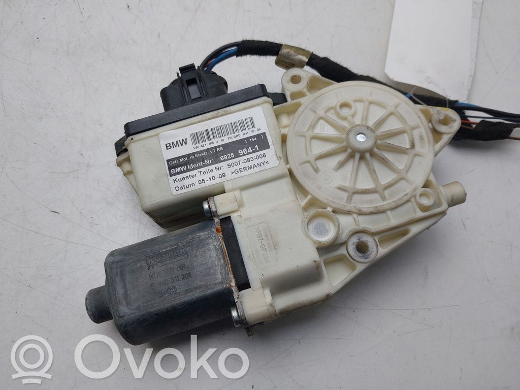 BMW X3 E83 Silnik regulatora szyby drzwi przednich 