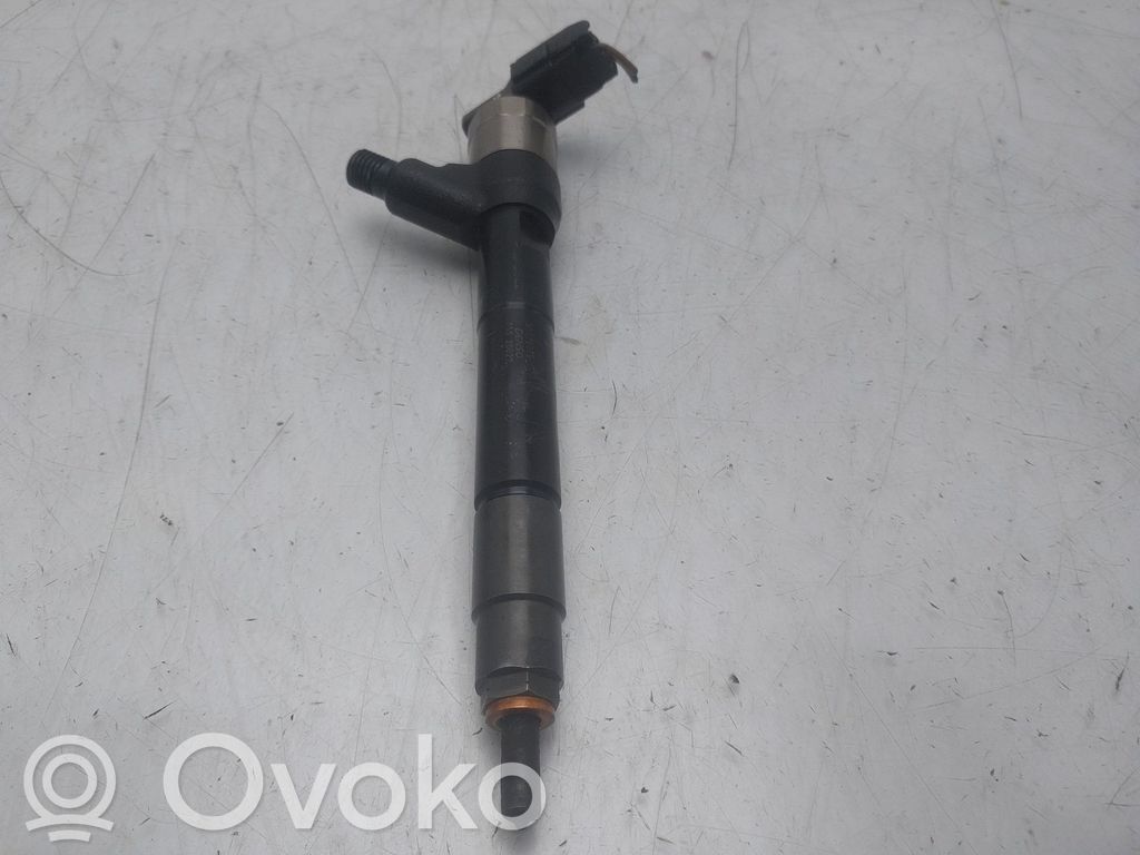 Opel Astra J Wtryskiwacz paliwa 