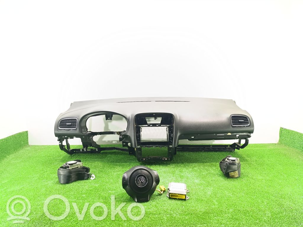 Volkswagen Golf VI Turvatyynysarja paneelilla