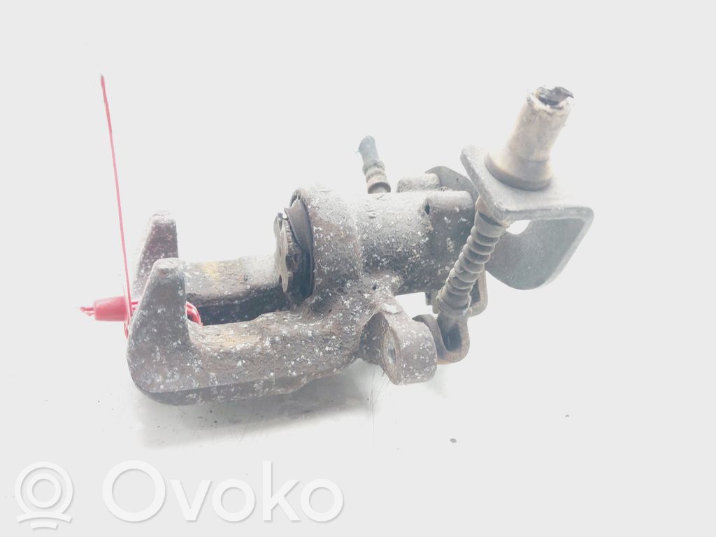Toyota Auris E180 Tylny zacisk hamulcowy 