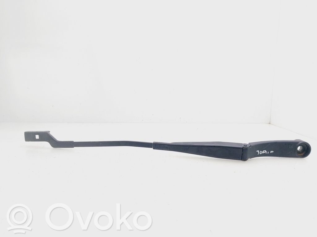 Hyundai i30 Front wiper blade arm