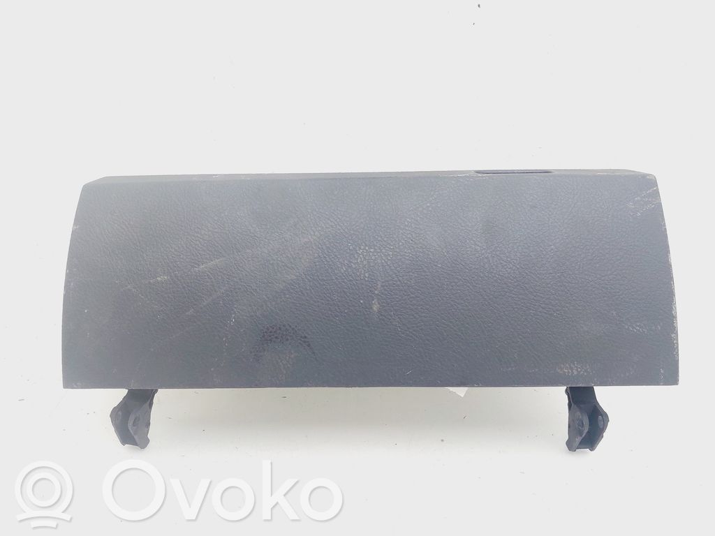 Toyota Corolla Verso AR10 Guantera