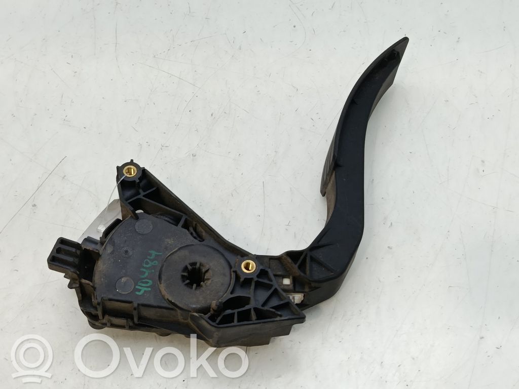 Renault Clio IV Czujnik położenia pedału gazu / przyspieszenia 