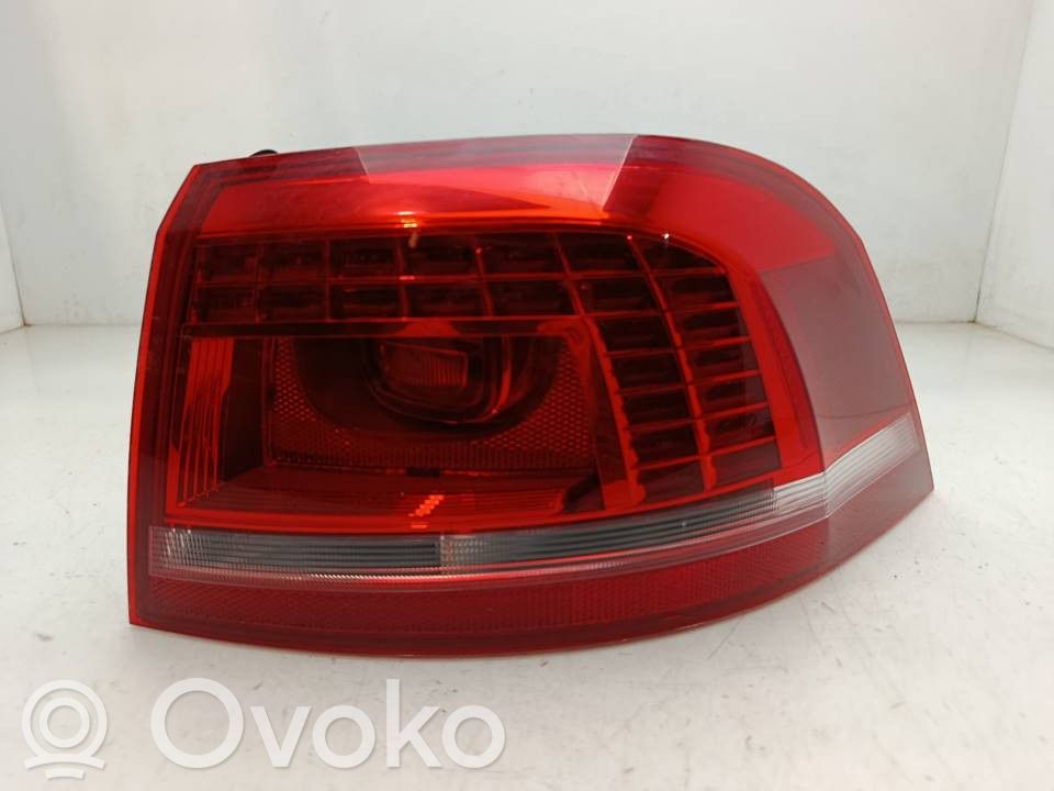 Volkswagen PASSAT B7 Lampa tylna